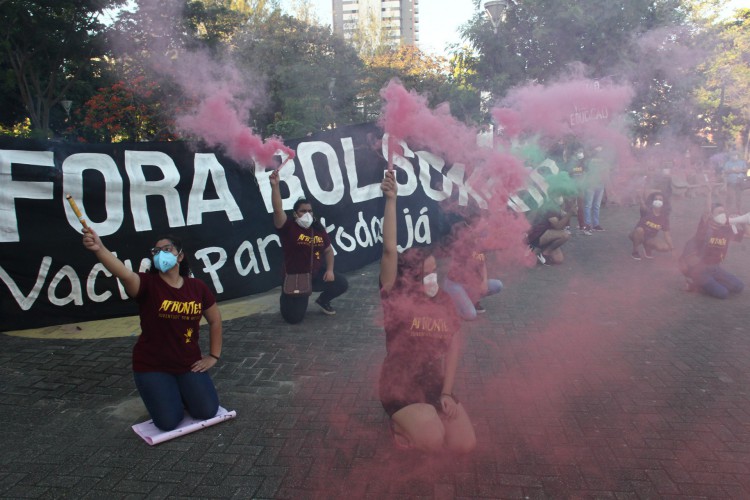 Uso de máscara e álcool em gel, além de distanciamento, são principais medidas orientadas aos manifestantes pela organização dos eventos