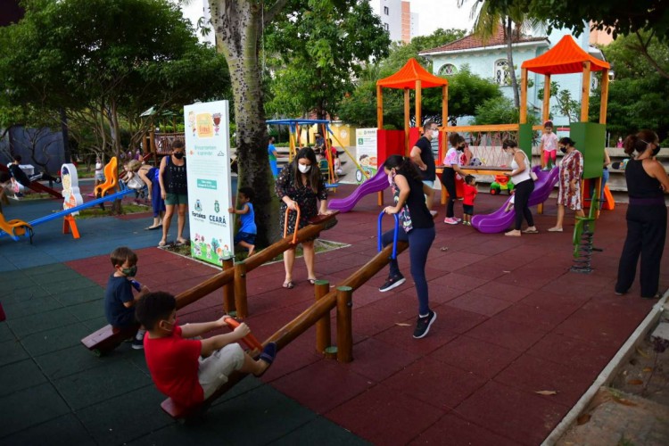 A Praça Luíza Távora também recebeu 163 mudas de árvores 