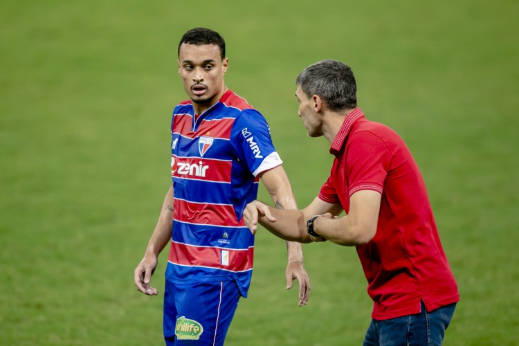 FORTALEZA, CE, BRASIL, 02-06.2021: Luiz Henrique e Juan Pablo Vojvoda. Fortaleza x Ceara, pela Copa do Brasil, jogo 1 na Arena Castelao. em epoca de COVID-19. (Foto: Aurelio Alves/ Jornal O POVO)