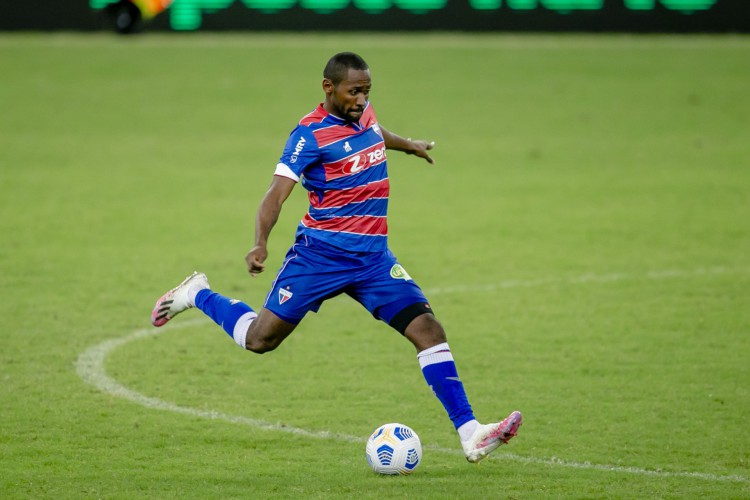 FORTALEZA, CE, BRASIL, 02-06.2021: Tinga. Fortaleza x Ceara, pela Copa do Brasil, jogo 1 na Arena Castelao. em epoca de COVID-19. (Foto: Aurelio Alves/ Jornal O POVO)