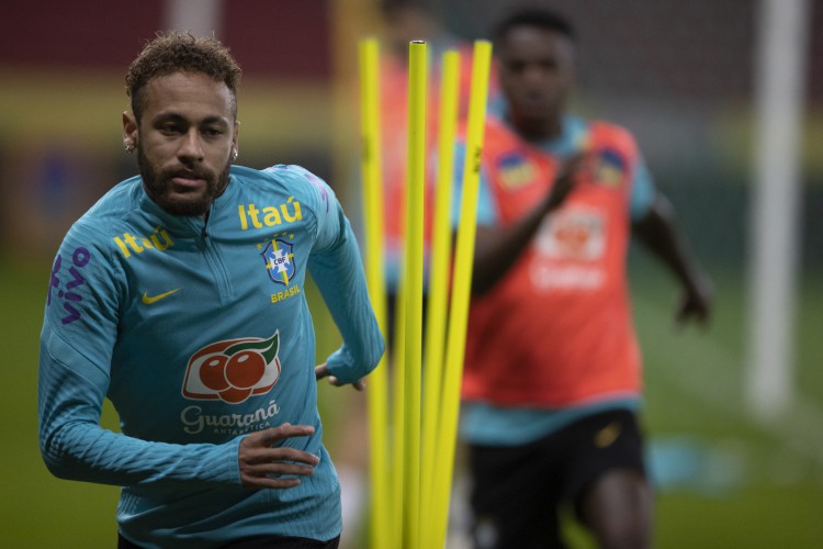 Atacante Neymar em treino da seleção brasileira no estádio Beira-Rio, em Porto Alegre