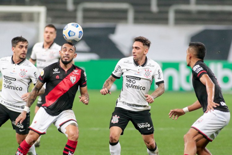 Atlético-GO bate Corinthians de novo e sai na frente na Copa do Brasil