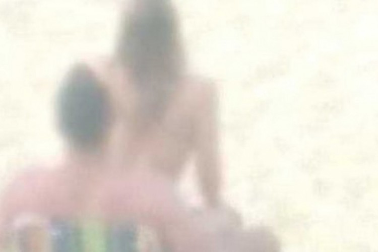 Casal flagrado em SC fazendo sexo na praia.