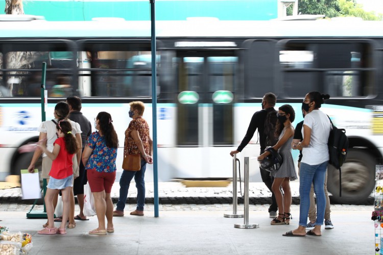 Transporte público em Fortaleza: número de passageiros vem em queda e despencou na pandemia