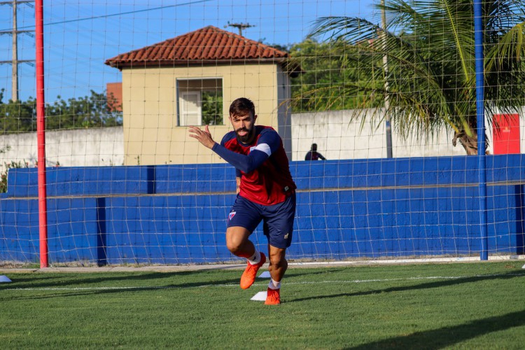 Meia Matheus Vargas em treino do Fortaleza no CT Ribamar Bezerra, em Maracanaú