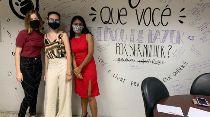 Mariana Barros, Dandara Santos e Aisha Paz do projeto Cadê o Modes