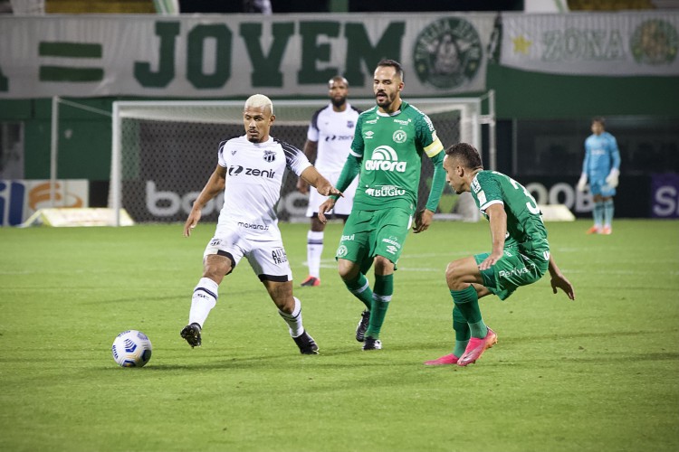 Chapecoense pode perder até oito jogadores contra o Ceará por lesões 