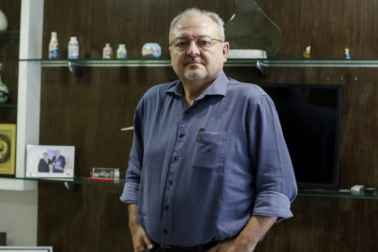 Adão Linhares deixa a secretaria executiva de Energia e Telecomunicações do Ceará