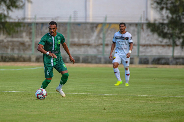 Floresta e Botafogo-PB empataram sem gols no estádio Domingão, pela Série C