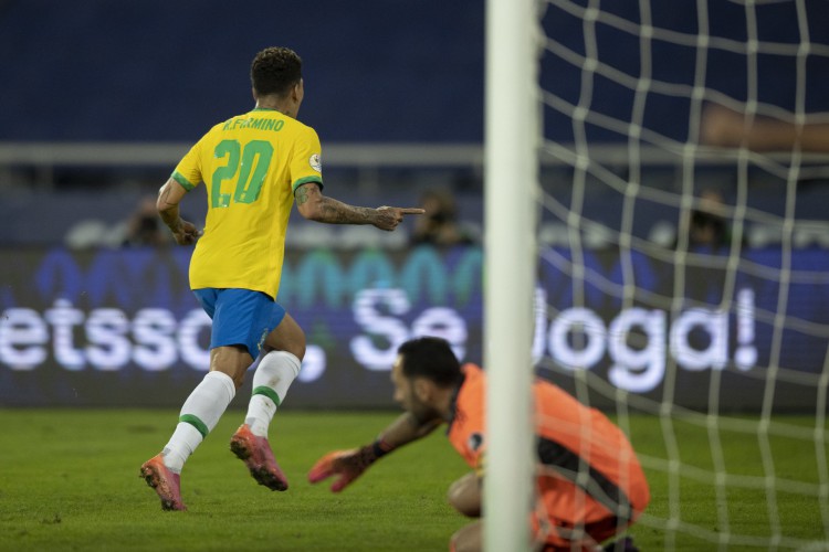 Roberto Firmino marcou um dos gols da vitória do Brasil sobre a Colômbia
