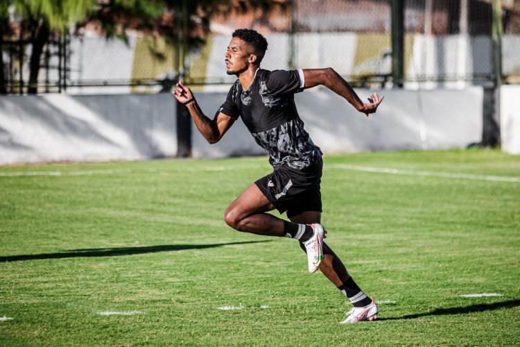 Volante Oliveira está próximo de acertar com o Cruzeiro