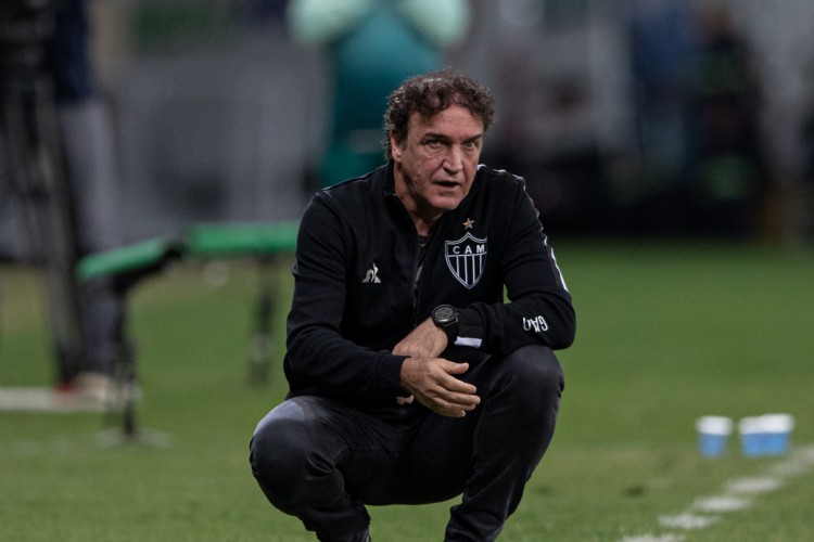 Técnico Cuca à beira do campo no jogo Atlético-MG x Chapecoense, no Mineirão, pela Série A