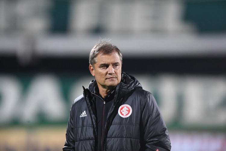 Técnico Diego Aguirre no jogo Chapecoense x Internacional, na Arena Condá, pela Série A