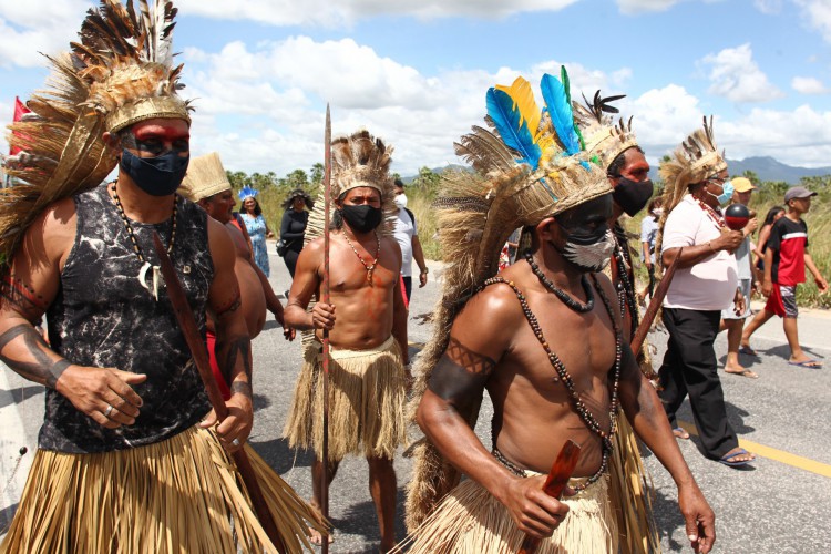 Índios Tapebas fecharam trecho da BR 222 em protesto contra a PL 490