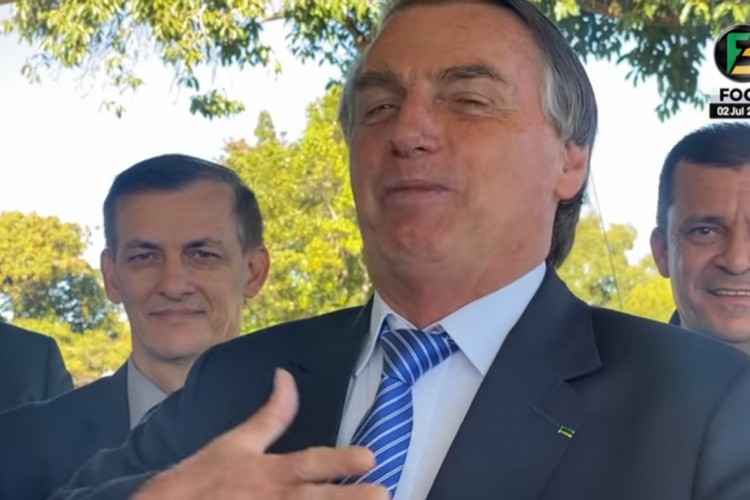 Bolsonaro ironiza decisão do governador Eduardo Leite de se assumir homossexual