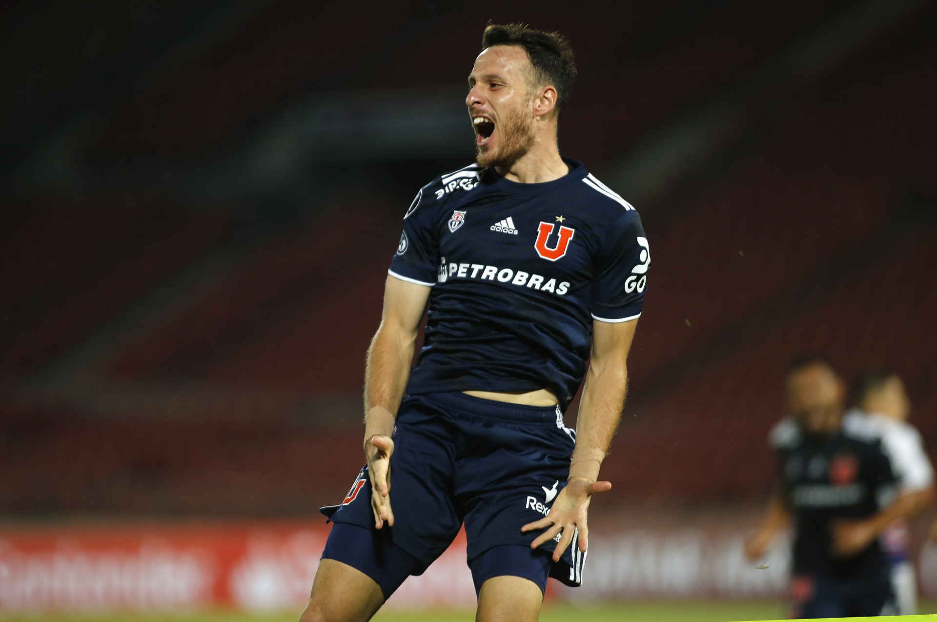 Atacante Ángelo Henríquez comemora gol no jogo Universidade de Chile x San Lorenzo, no estádio Nacional, pela Copa Libertadores 2021 (Foto: Staff Images / CONMEBOL)