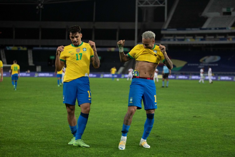 Lucas Paquetá e Neymar comemoram gol do Brasil 