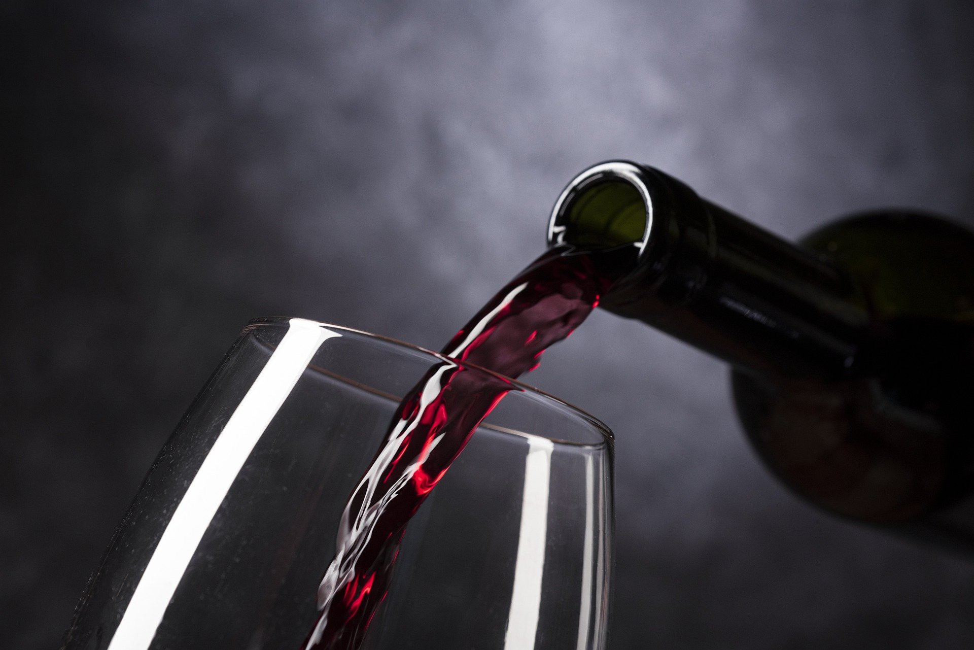 Não há na legislação regramento sobre o preço do vinho (Foto: Vinotecarium/Pixabay)