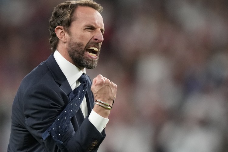 O técnico da Inglaterra, Gareth Southgate, comemora a vitória da semifinal do UEFA EURO 2020 entre Inglaterra e Dinamarca, no Estádio de Wembley