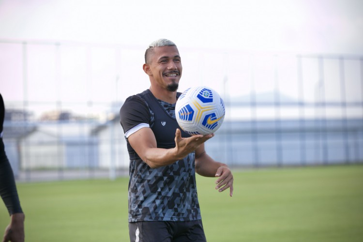 Volante Fernando Sobral é o líder de desarmes no Campeonato Brasileiro