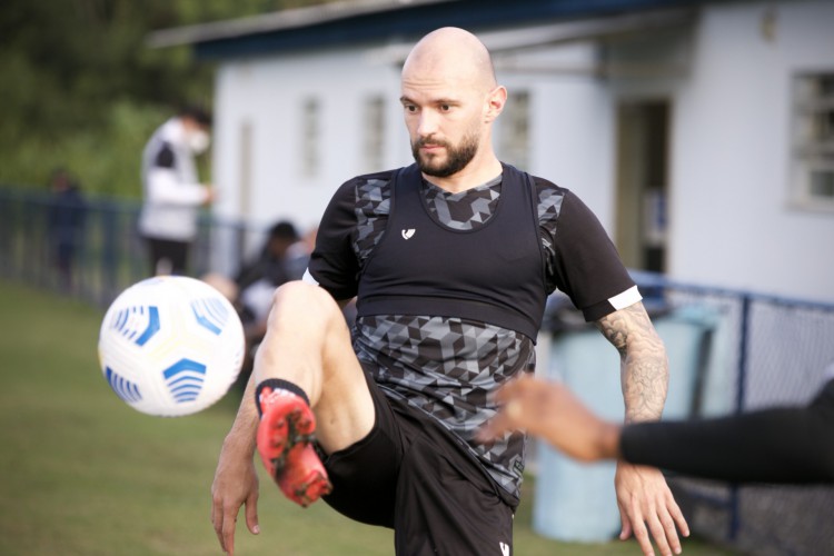 Volante Marlon em treino do Ceará no Clube da Aeronáutica, no Rio de Janeiro