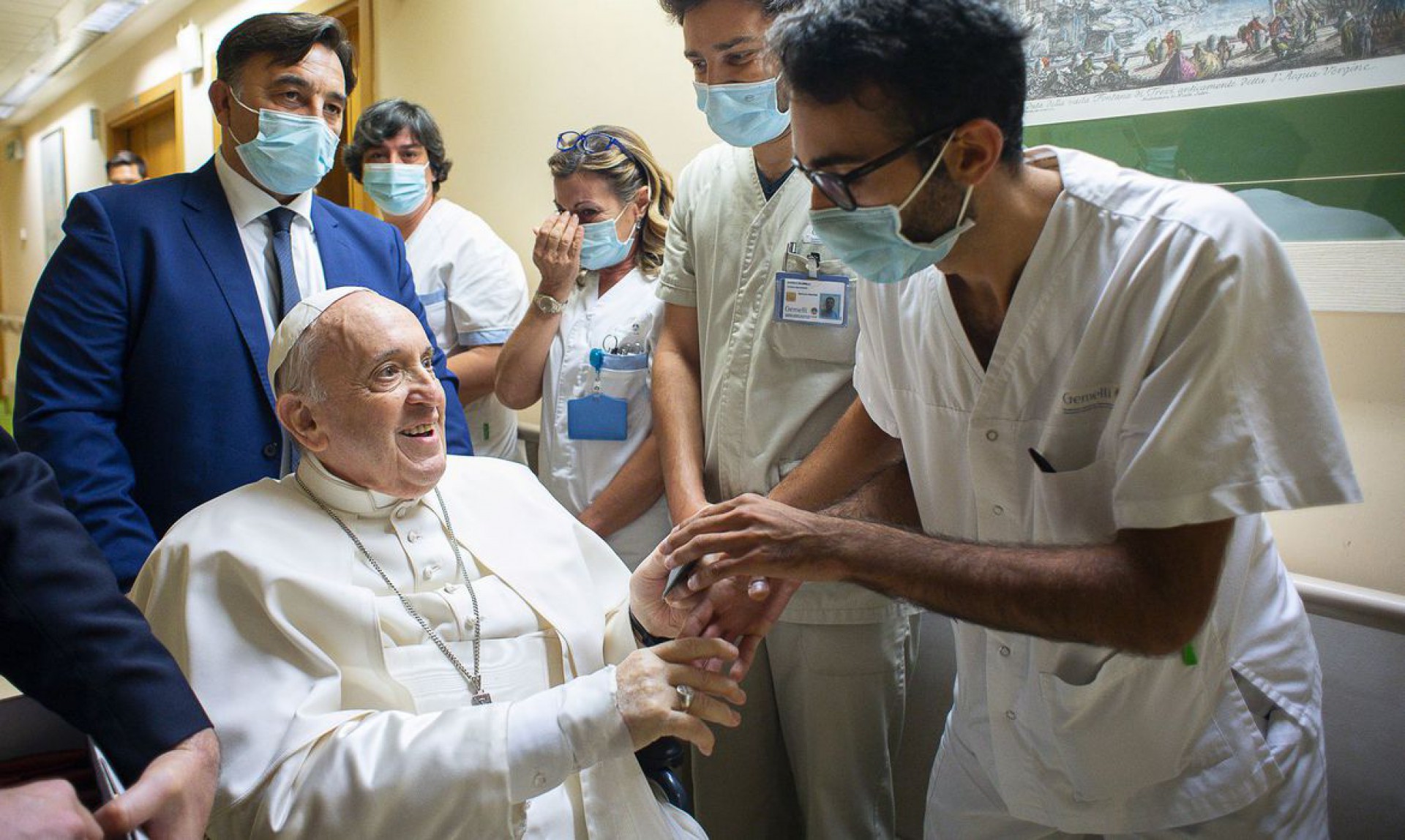 Papa Francisco tala de saúde, futuro da igreja e tentativas de