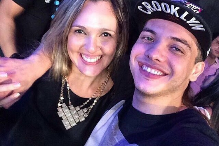 Wesley Safadão e Sabrina Tavares, produtora do cantor. Ambos são investigados pelo MPCE junto à Thyane Dantas, esposa de Wesley