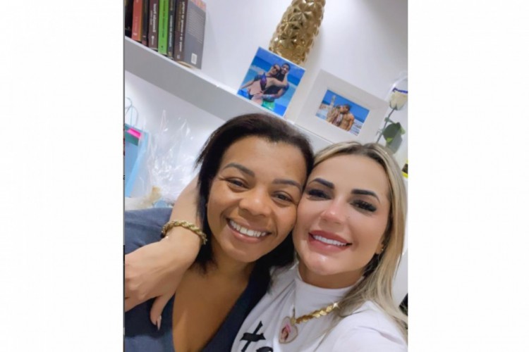 Foto publicada no perfil de Valquíria Nascimento, mãe do MC Kevin. 