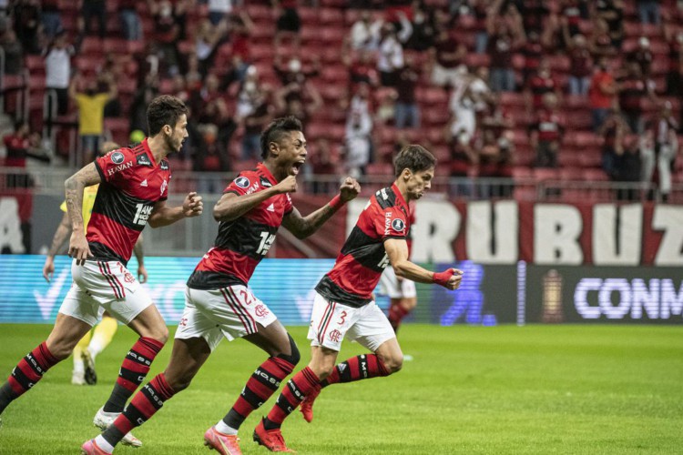 Com torcida, Flamengo bate Defensa y Justicia e avança na Libertadores