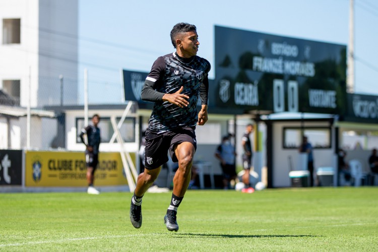 Lateral-direito Buiú em treino do Ceará na Cidade Vozão, em Itaitinga