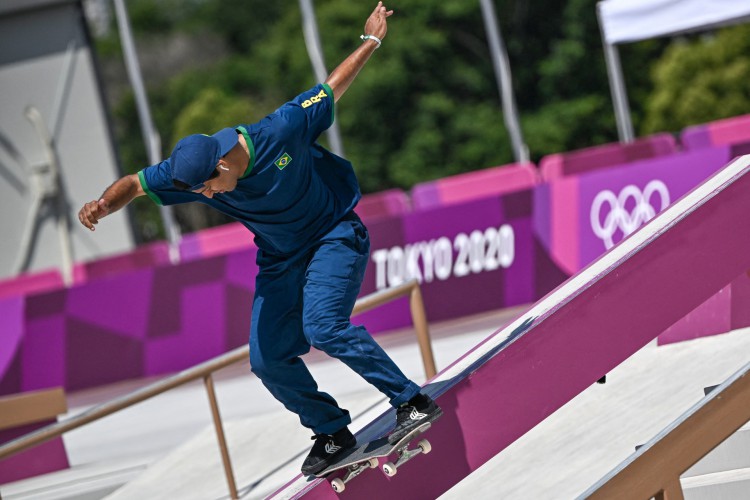 Kelvin Hoefler do Brasil compete nas eliminatórias masculinas da bateria 2 durante os Jogos Olímpicos de Tóquio 2020