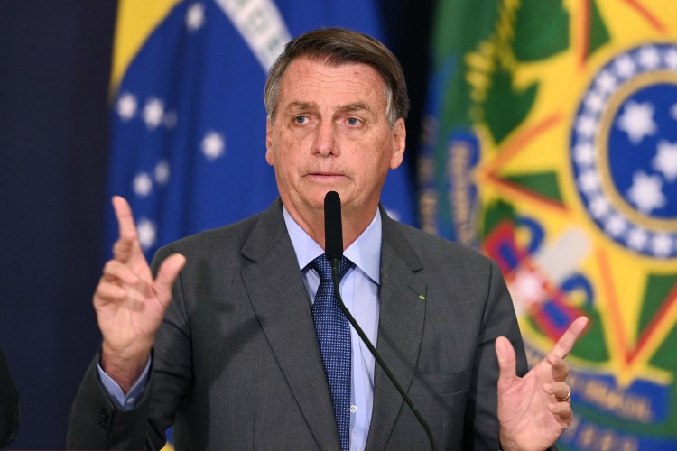 Bolsonaro entrega à Câmara MP do novo Bolsa Família, com novo valor, oferta de crédito consignado e vale-creche e envia PEC dos precatórios para bancar criação do Auxílio Brasil