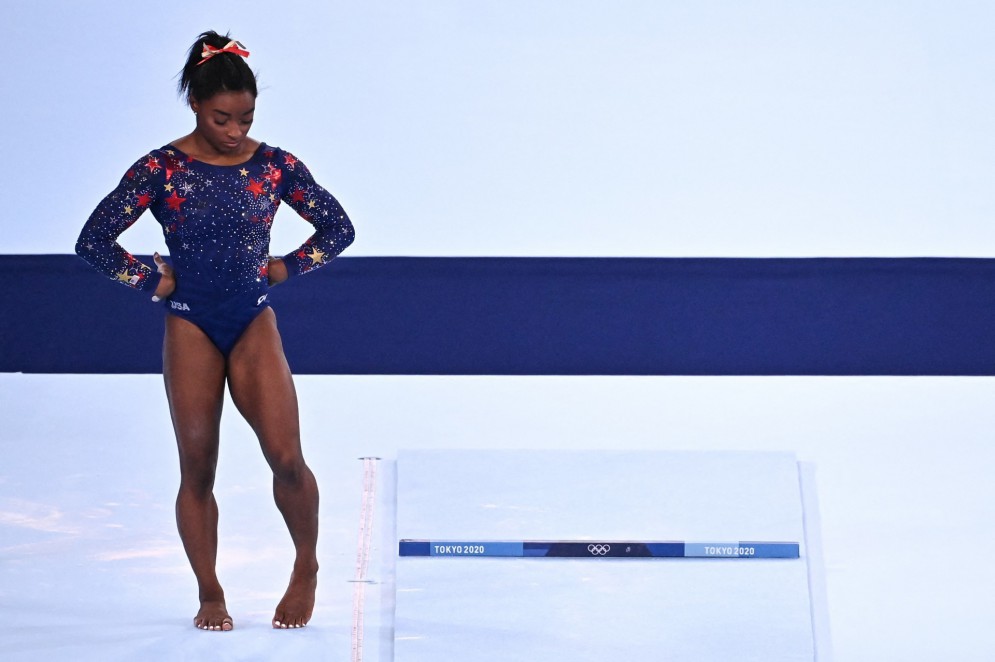 Olimpíadas de Tóquio: A ginasta Simone Biles, dos Estados Unidos, desistiu de participar das finais por equipes e da individual geral para priorizar a saúde mental dela (Lionel Bonaventure / AFP)