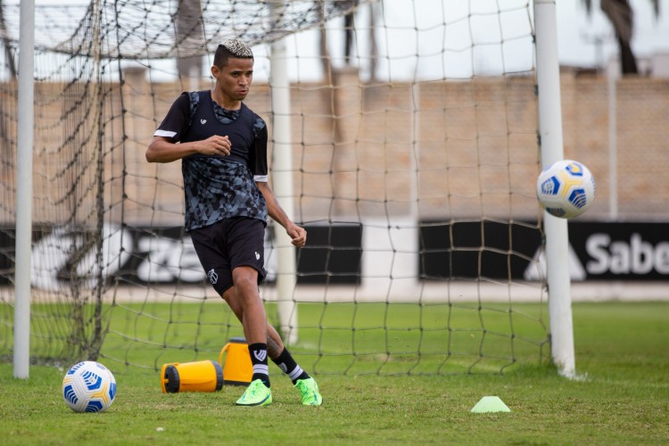 Erick merece chance como titular no Ceará