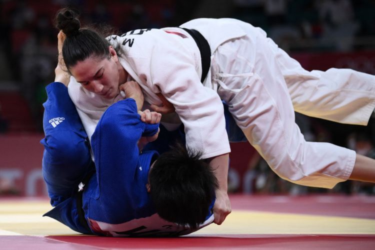 Mayra Aguiar derrotou sul-coreana com ippon para ficar com o bronze em Tóquio