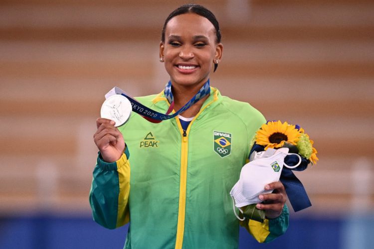 Rebeca Andrade conquistou a medalha de prata na ginástica artística