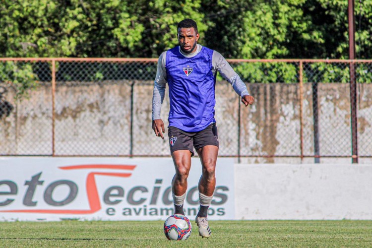 Ferroviário renova com lateral-direito Wesley - Jogada - Diário do