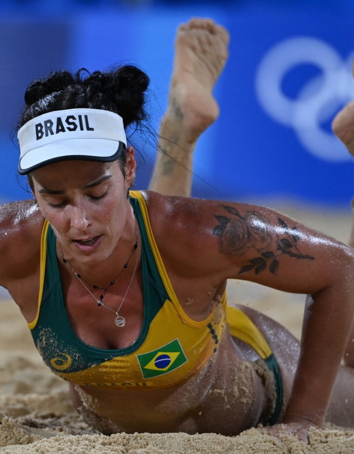 No tie break, Ágatha e Duda são eliminadas nas oitavas do vôlei de praia -  Folha PE