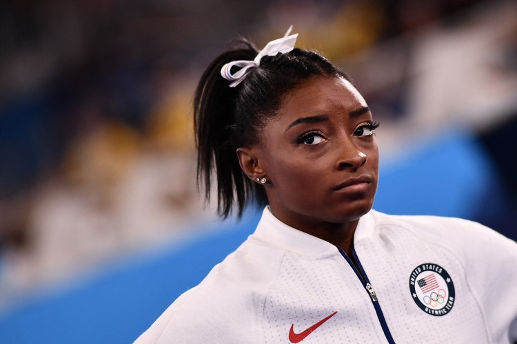 A ginasta estadunidense Simone Biles desistiu de mais uma final da ginástica artística nas Olimpíadas de Tóquio, dessa vez a do solo (Loic VENANCE / AFP)