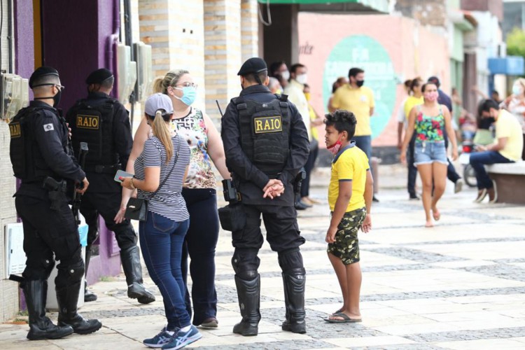 Policiamento militar manteve vigilância próxima a locais de votação durante este domingo, 1º, em Missão Velha