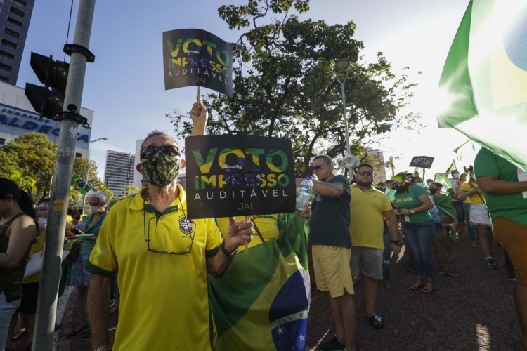 Entusiastas do voto impresso se reuniram na tarde de ontem