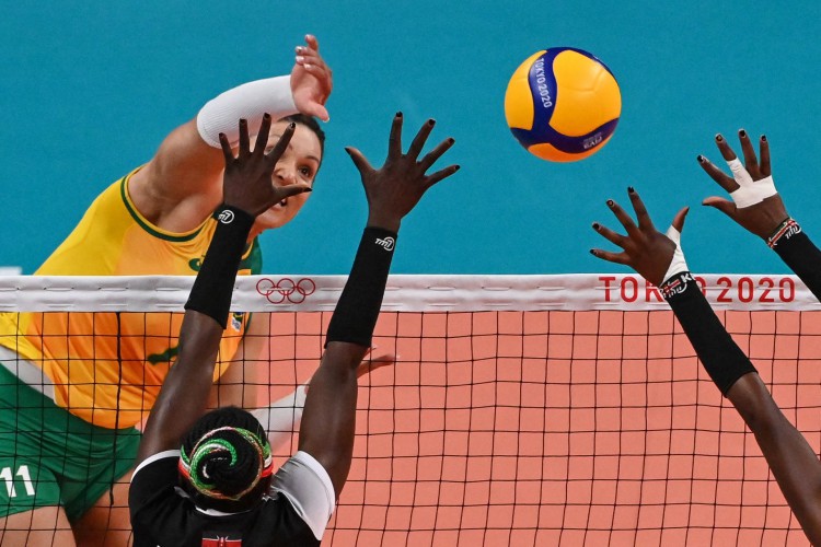 A seleção brasileira de vôlei venceu mais uma e avançou em primeiro do grupo nos Jogos Olímpicos de Tóquio 2020