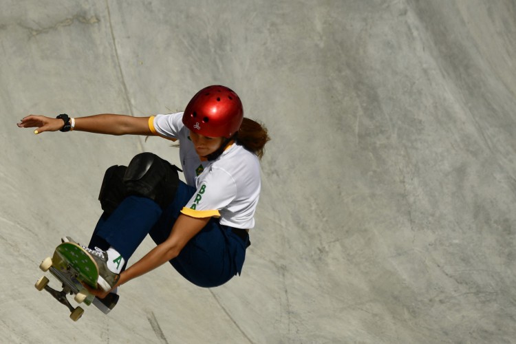 A brasileira Dora Varella avançou para a final do skate park feminino nas Olimpíadas de Tóquio (Loic VENANCE / AFP)