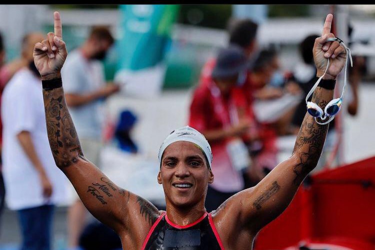 A nadadora brasileira Ana Marcela Cunha conquistou medalha de ouro na maratona aquática nas Olimpíadas de Tóquio