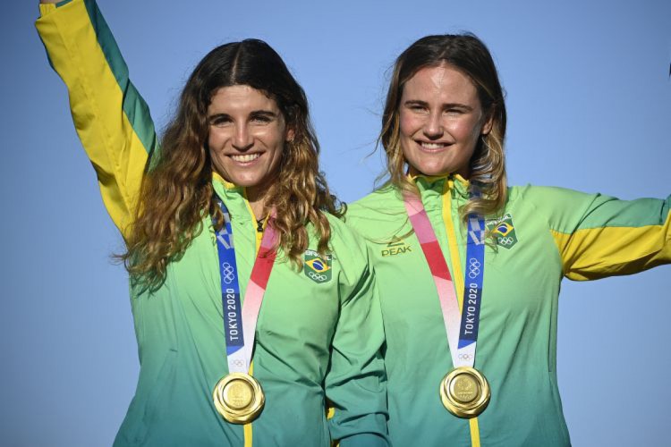 Martine Grael e Kahena Kunze conquistaram a medalha de ouro na vela