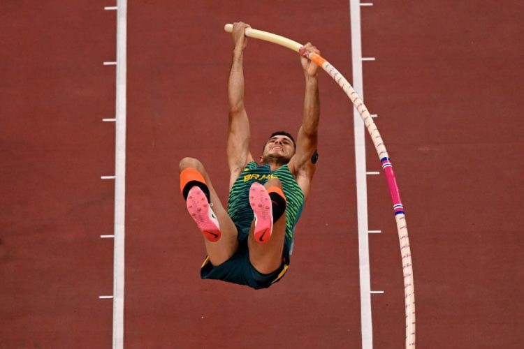 Thiago Braz saltou 5m87 para ficar com o bronze