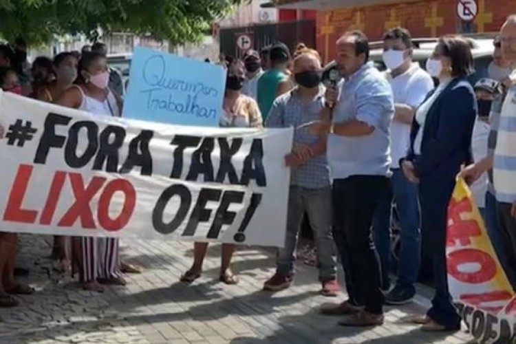 População e lideranças políticas manifestaram nesta terça-feira,3, contra taxa de lixo e outras medidas da gestão Municipal de Caucaia. 