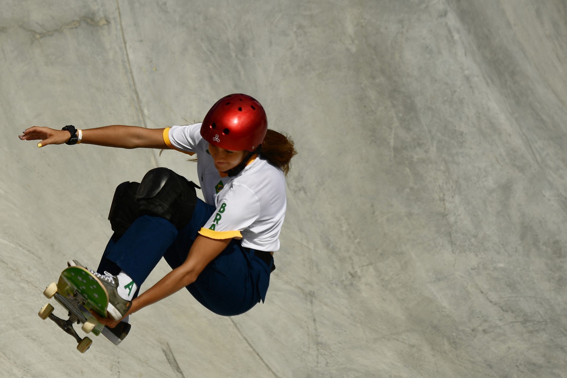 Brasileira Dora Varella durante competição do skate park nos Jogos Olímpicos 