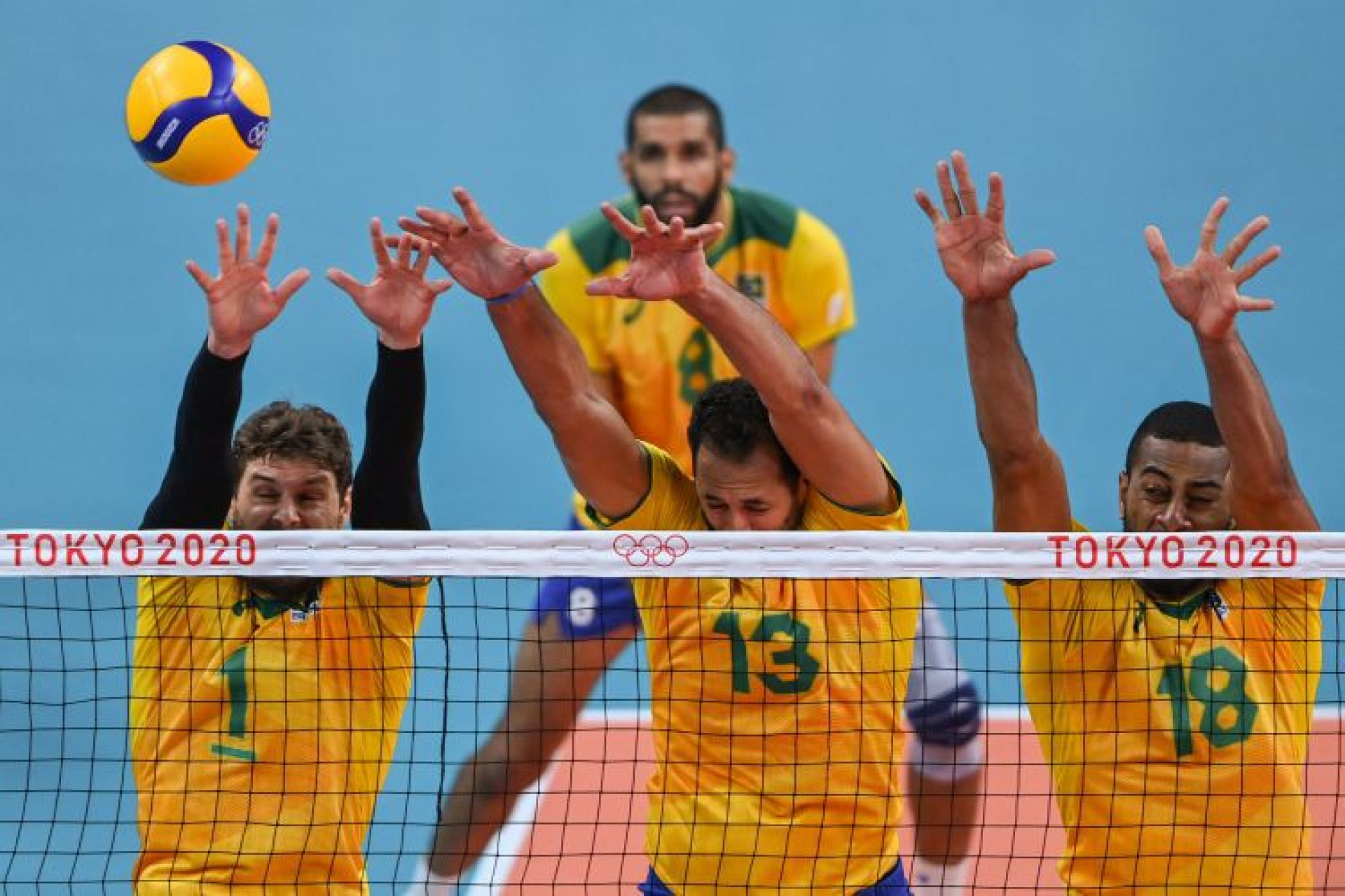 Brasil perde para russos e disputará bronze no vôlei masculino nas  Olimpíadas