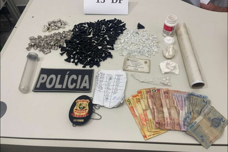 Drogas e dinheiros apreendidos pela Polícia Civil